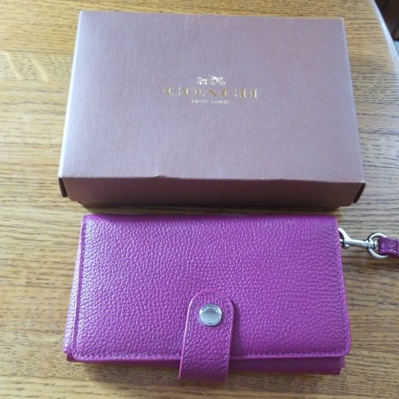 Authentic coach phone wristlet - Picture 1 of 4